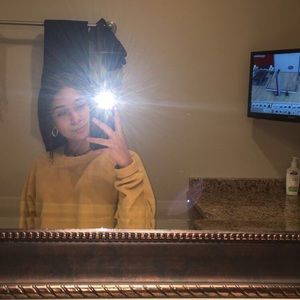 Meet your Posher, Alexus